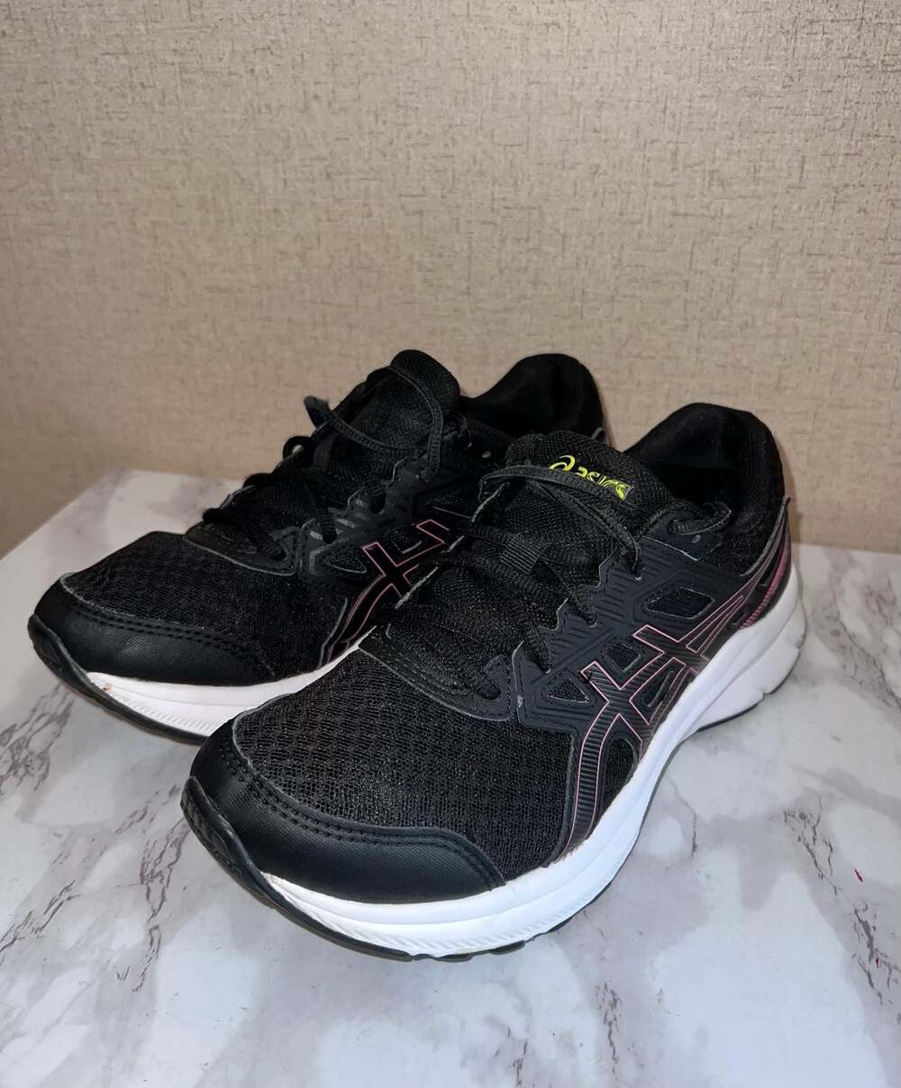 ASICS Women's Jolt 3 Running Shoes Black and Hot Pink
